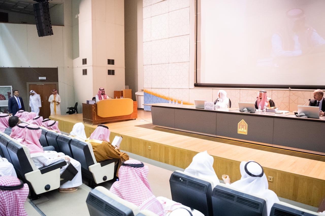 'مغربی تہذیب میں اخلاقیات اور مذہب:اسلام کی روشنی میں ایک مطالعہ'محقق عبد الرحمن الخنیفر کا پی ایچ ڈی مقالہ۔ڈاکٹر محمد العیسی نے آج صبح جامعہ امام محمد بن سعوداسلامیہ کے شریعت فیکلٹی میں مناقشہ کیا۔مقالہ میں"مذہبی غلو"کے مسئلے پر مذہب سے منسوب اخلاقی پہلو سے روشنی ڈالی گئی ہے۔