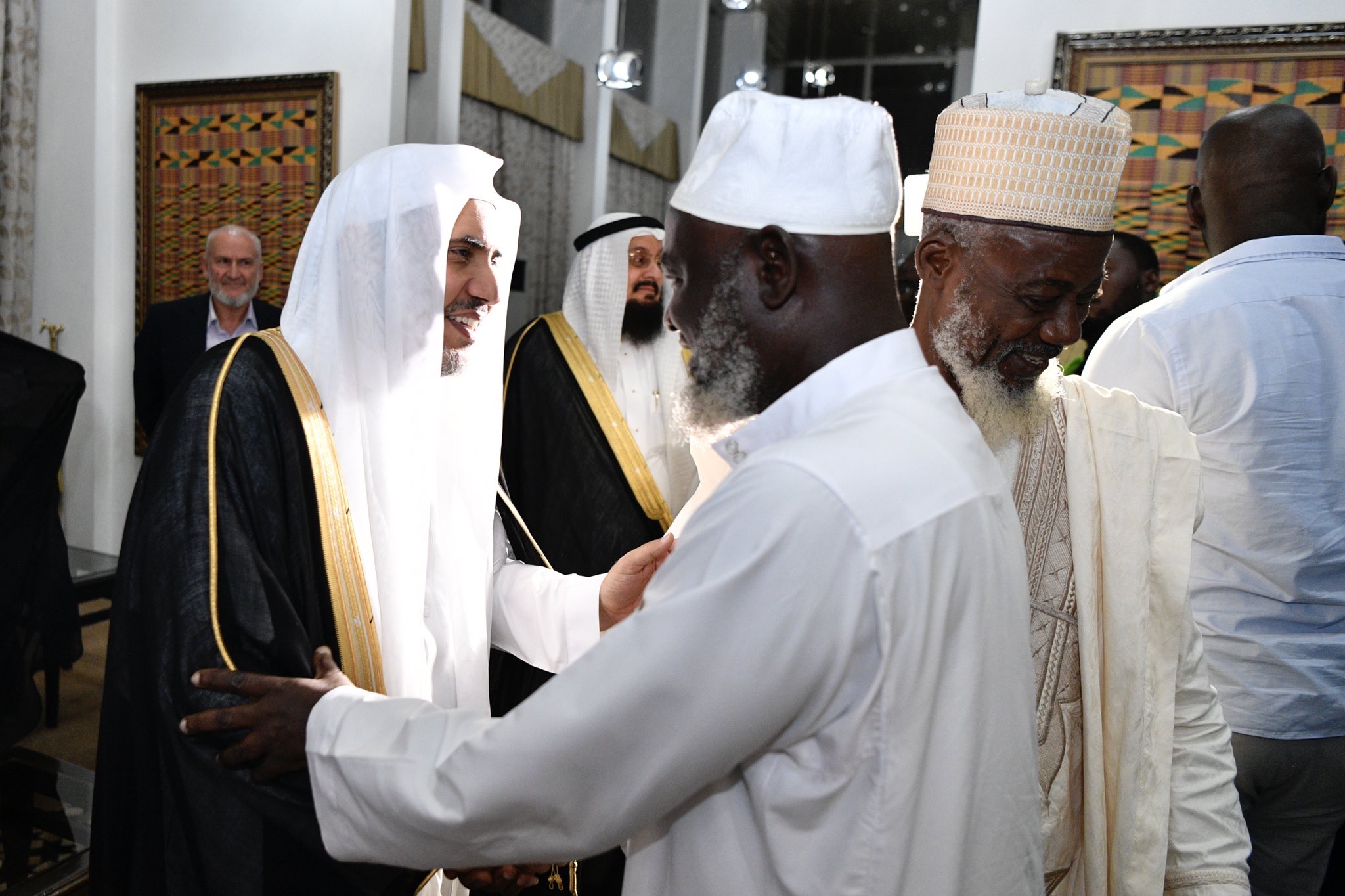 عزت مآب شیخ ڈاکٹر محمد العیسی جمہوریہ گھانا کے دورے پر اکرا ائرپورٹ پہنچے ہیں