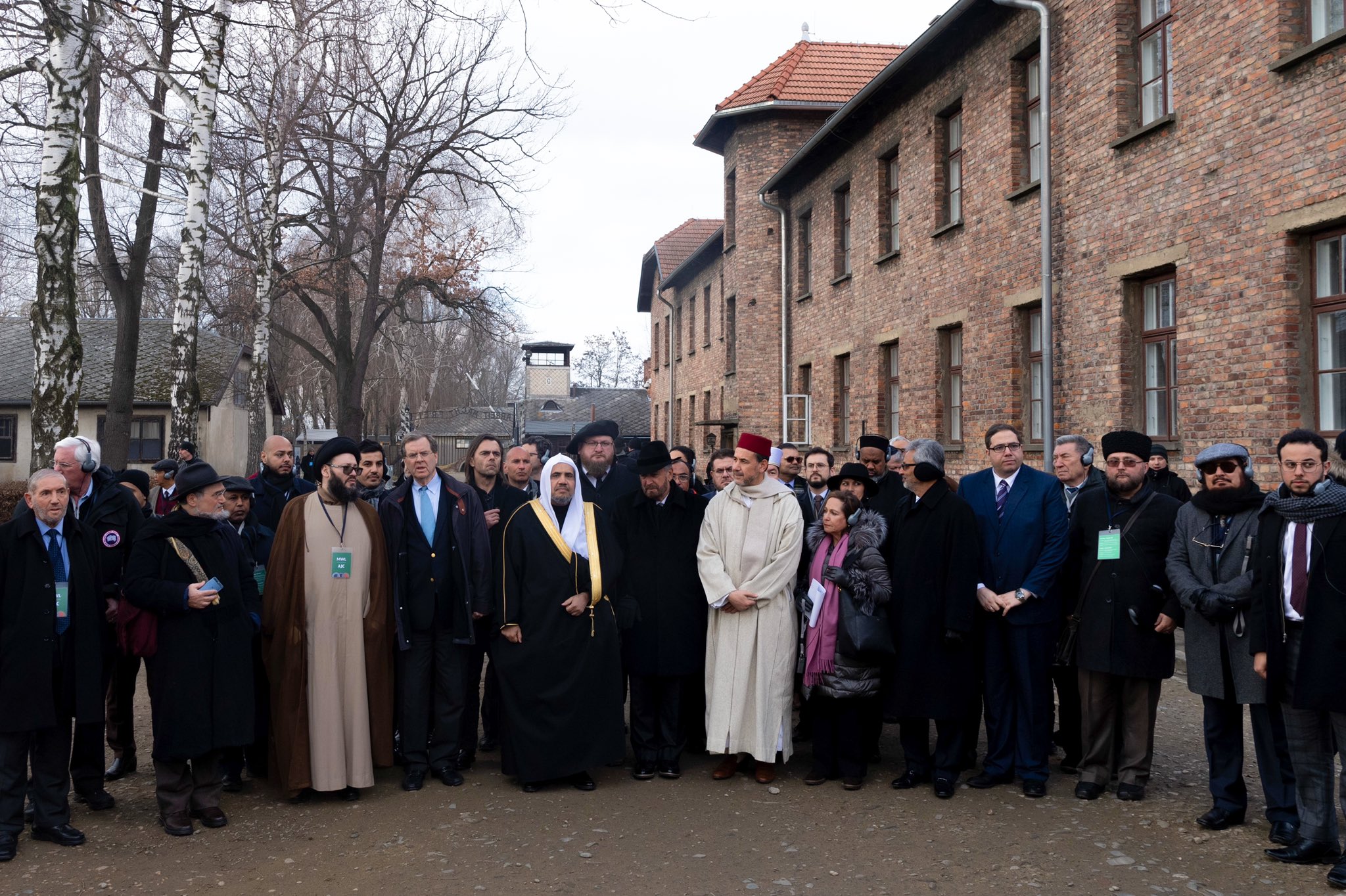 گذشتہ سال اس ماہ میں ڈاکٹر محمد العیسی نےنامورعلماء کے ایک وفد کی قیادت کی،جس نے بوسنیا میں #Srebrenica اور پولینڈ #AUSCHWITZ میں اجتماعی قتل عام کیمپ کے دورے کئے