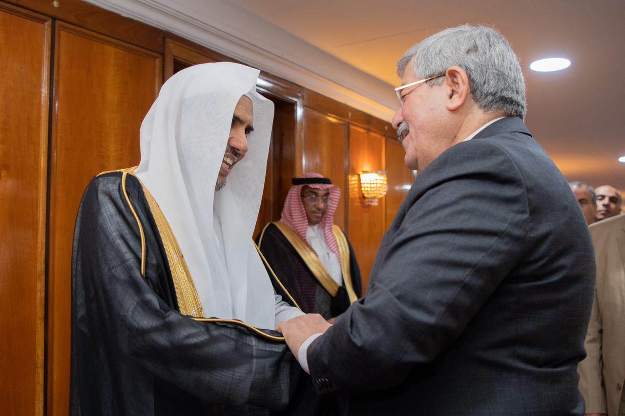 رئيس الحكومة الجزائرية يستقبل د.العيسى