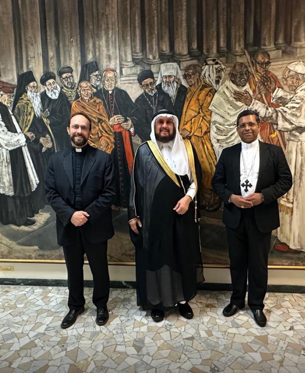 Au nom de cheikh  Mohammed Alissa  le Dr. Abdulaziz Sarhan, conseiller de la LIM auprès du Vatican participe aux cérémonies d’intronisation du Pape Léon XIV.