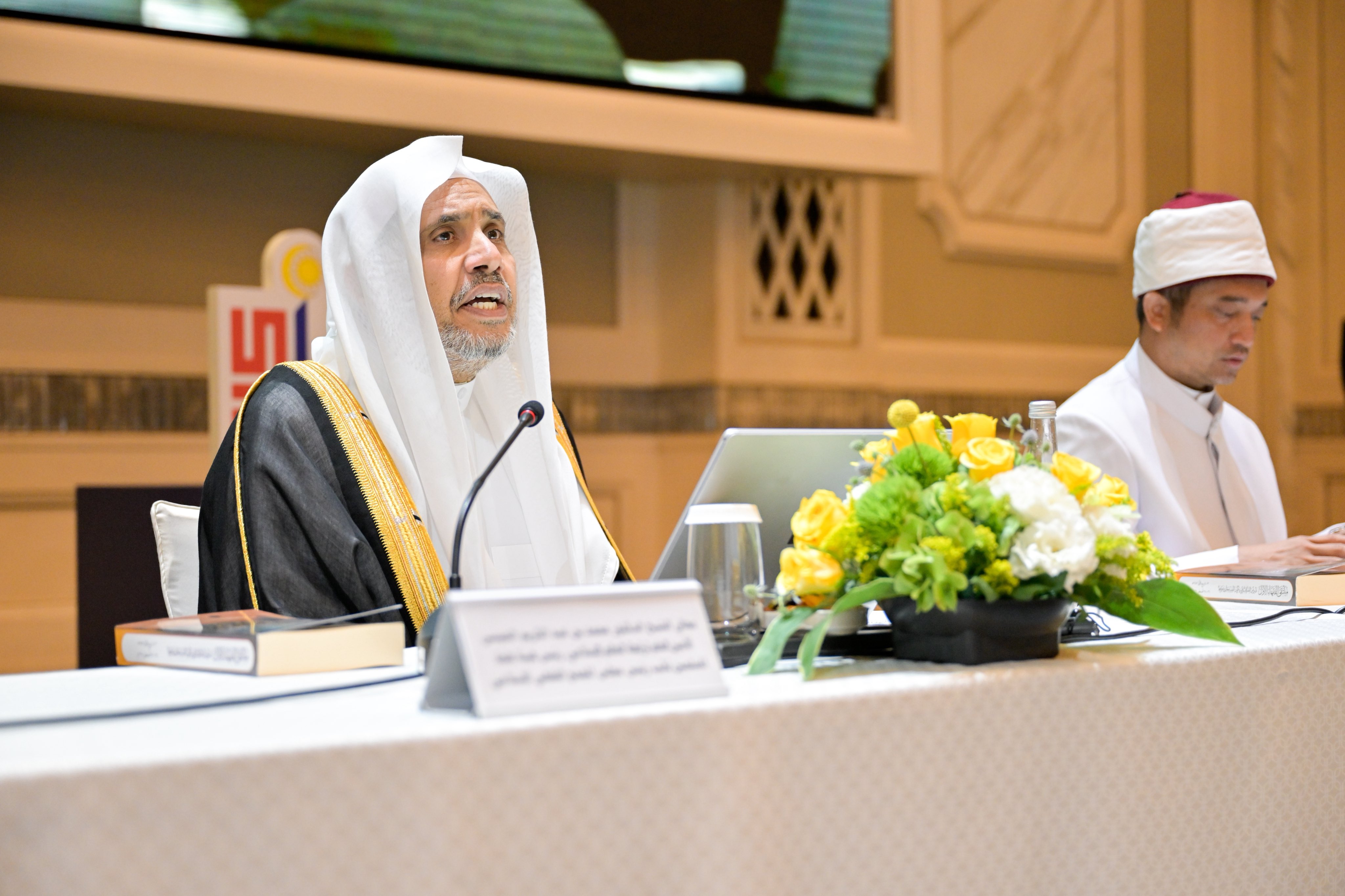 ‏الأولُ من نوعه، وقامت بإنجازه نخبة من الأكاديميين والباحثين من ذوي الاختصاص.. ‏مجموعةُ بحوثِ "ملتقى الفقهاء الأول" الذي نظّمه المجمع الفقهي التابع لرابطة العالم الإسلامي، في العاصمة الماليزية كوالالمبور، تقدِّم حزمة واسعة من البحوث والدراسات التي تُعَدّ دليلاً إرشاديّاً لتدريس مادة الفقه في المؤسسات الشرعية بالعالم الإسلامي.