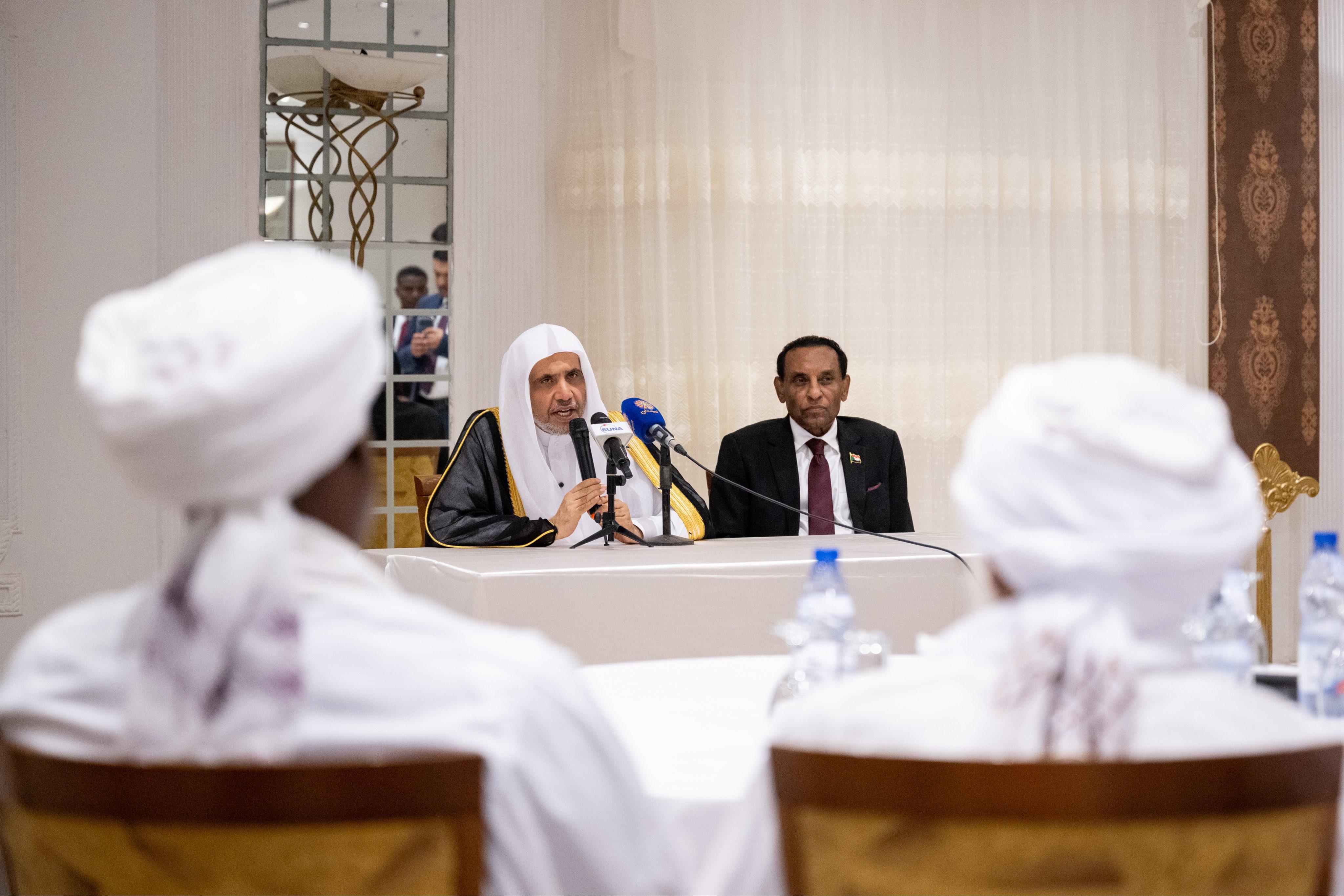 الأمينُ العام لرابطة العالم الإسلامي يلتقي علماءَ جمهورية السودان