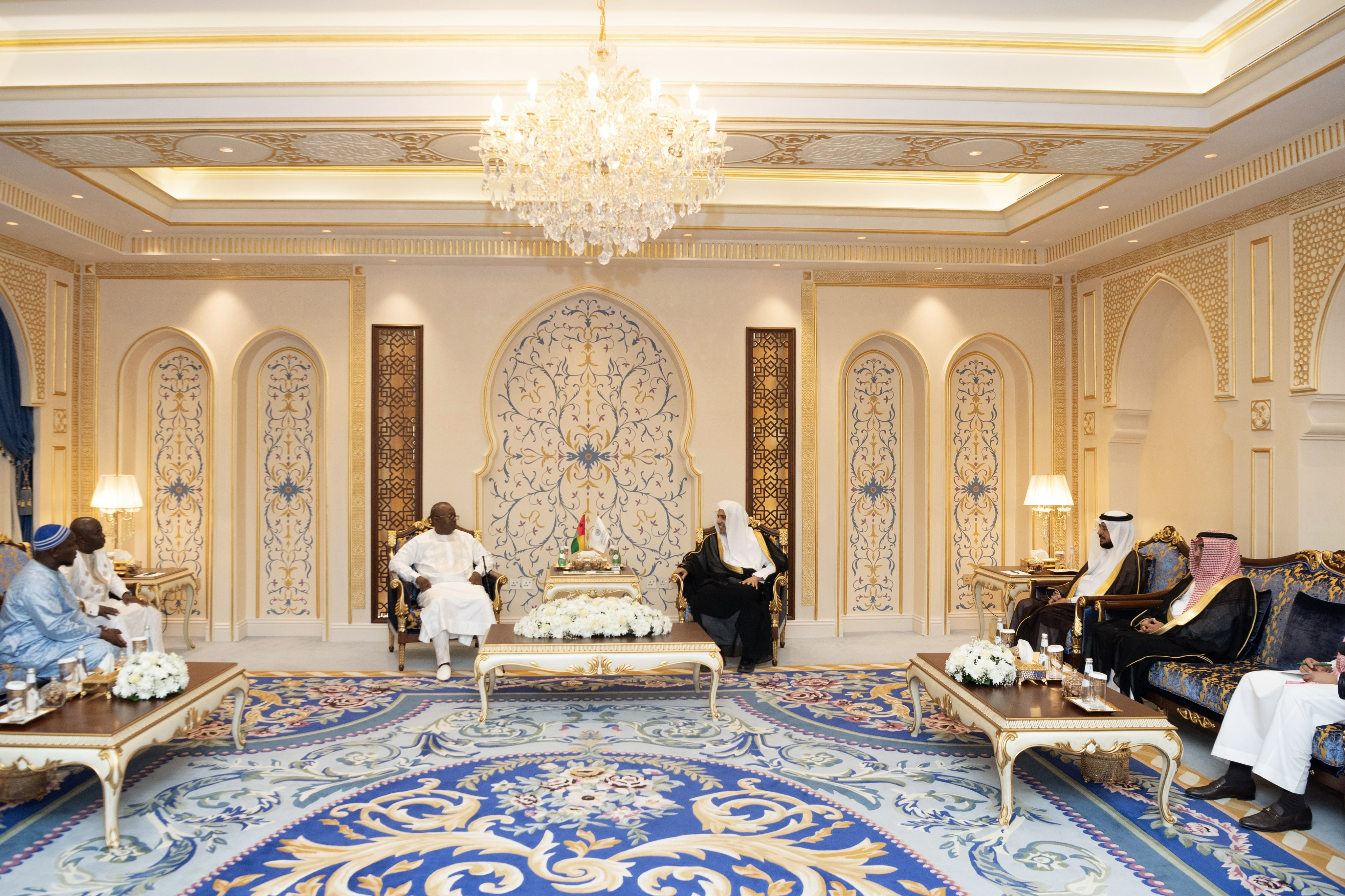 Nos alegró en la LigadelMundoIslamico la visita del Presidente de Guinea-Bissau, el Sr. Umaro Sissoco Embaló, quien fue recibido por el Secretario General y Presidente de la Comisión de Ulemas Musulmanes, el Sheij Mohammed Al-Issa.