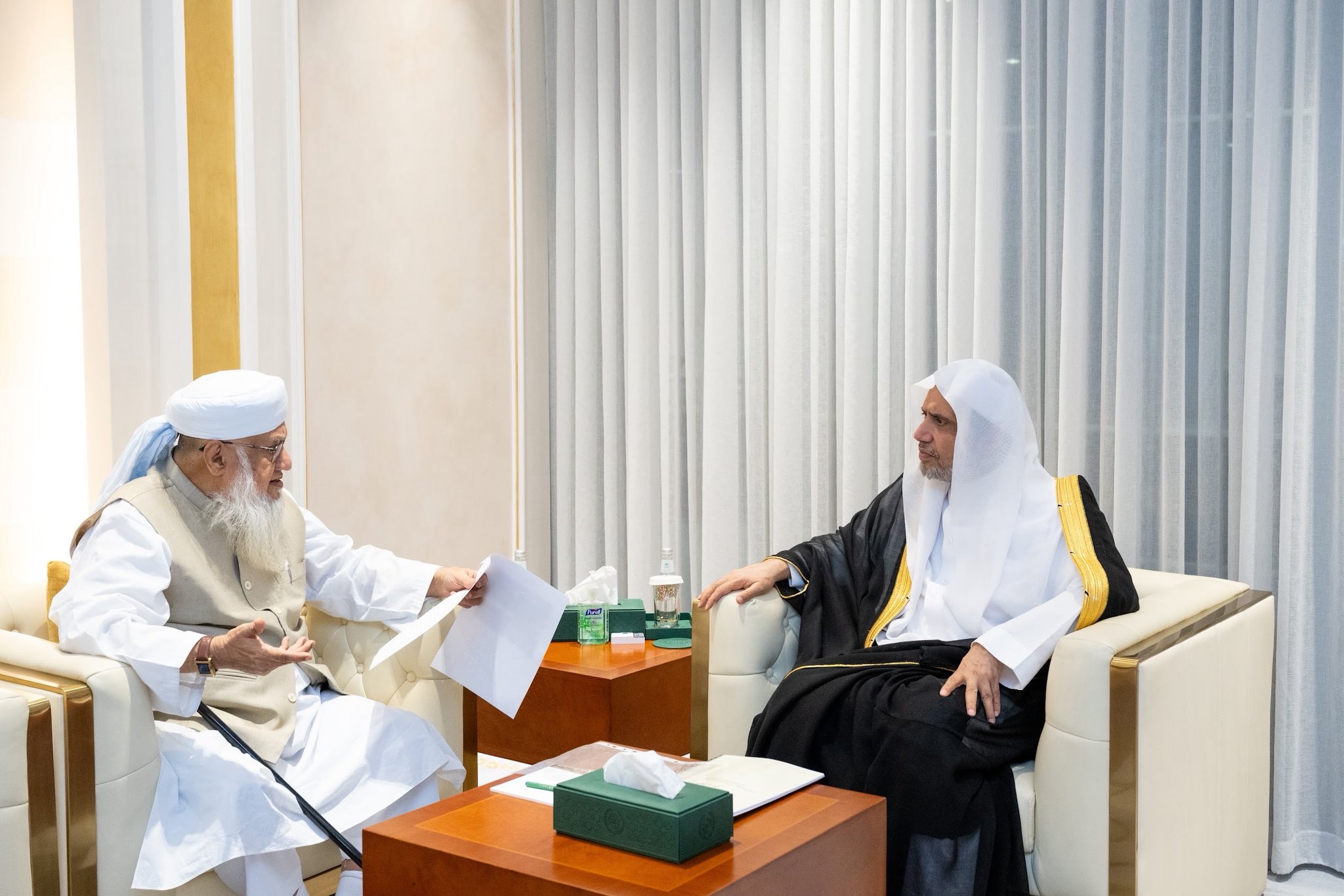 El Secretario General, Presidente de la Comisión de Ulemas, Sheij Mohammed Alissa, recibió al Presidente de la Universidad Darul Uloom en la India, el sheij Khalil Rahman Sajjad Nomani Al-Nadwi.