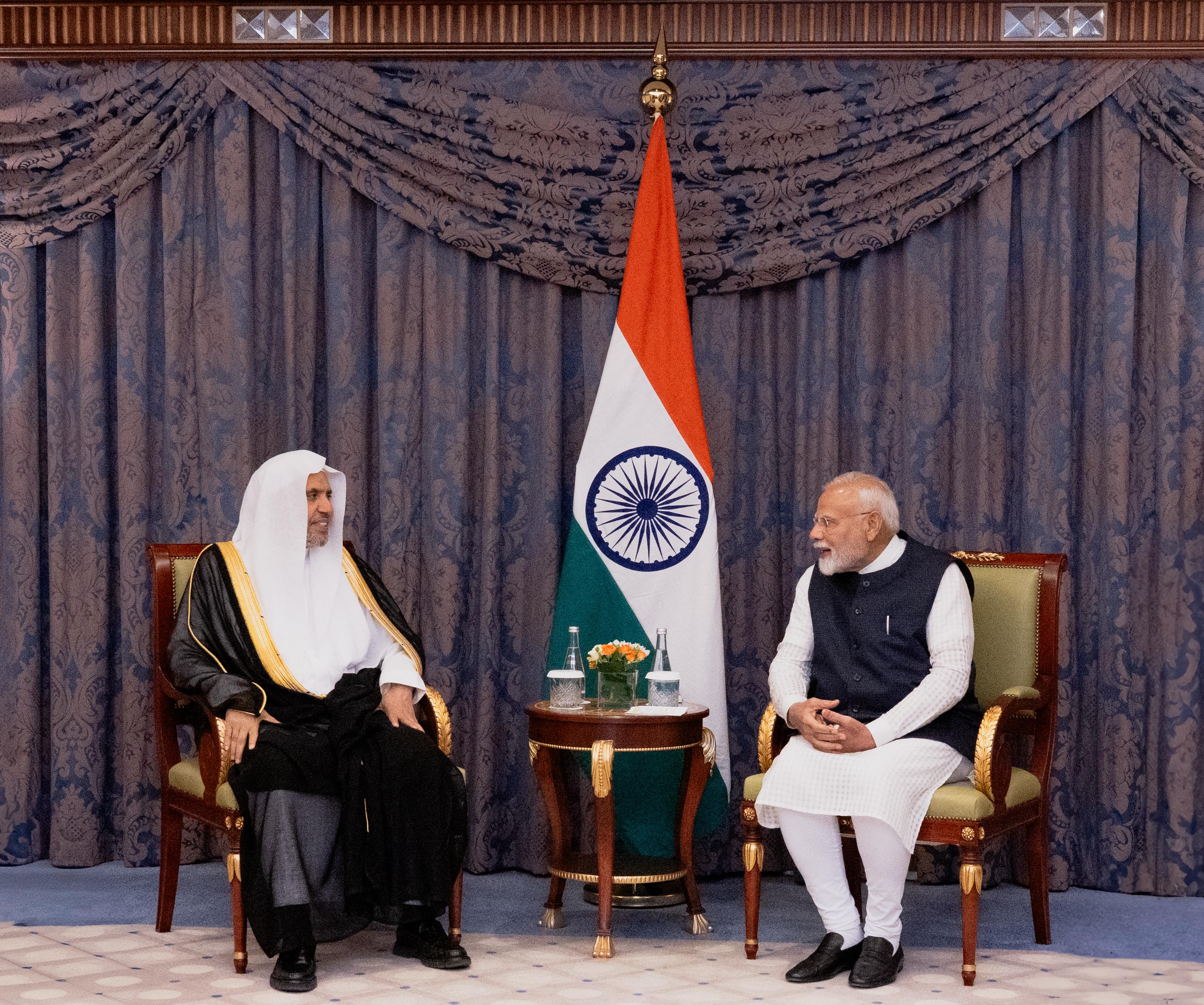 Yang Mulia Sekretaris Jenderal LMD, Ketua Organisasi Ulama Muslim, Syekh Dr. Mohammed Alissa, bertemu dengan Yang Mulia Perdana Menteri Republik India, Tuan Narendra Modi, di Jeddah.