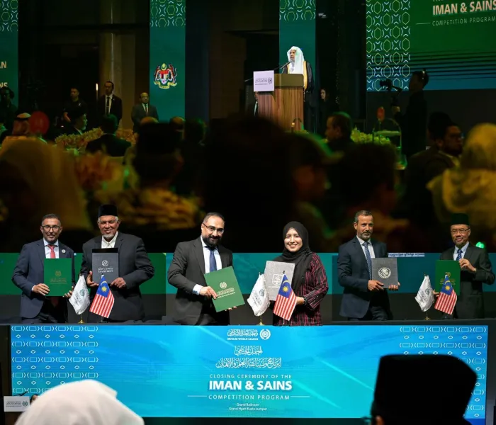 ‏ظُهرَ اليوم في العاصمة الماليزية .. وبحضور علماء دوليين، وشخصيات وزارية، ورؤساء جامعات