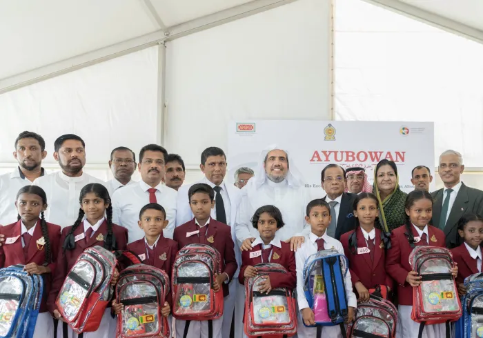 تنفّذ ⁧‫رابطة العالم الإسلامي‬⁩ برامجَ تعليميةً متنوعةً يستفيدُ منها عشراتُ الآلاف من الطالبات والطلاب حول العالم، بتنسيقٍ رسميٍّ مباشرٍ مع الحكومات والمنظمات الإقليمية والدولية