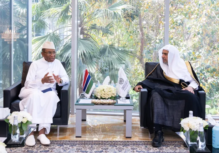Sekretaris Jenderal LMD, Ketua Asosiasi Ulama Muslim, Syekh Dr.Mohammad Alissa menerima Duta Besar Republik Gambia untuk KSA, Tuan Omar Gibril, di kantornya di Riyadh.