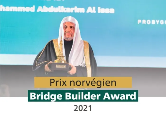 Le prix Bridge Builder est décerné aux personnalités internationales qui ont contribué à la paix mondiale