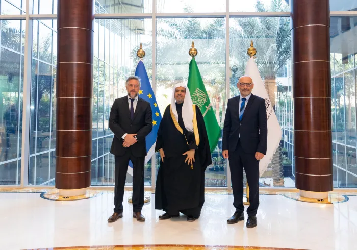 استقبل الشيخ د. محمد العيسى‬⁩ سفير الاتحاد الأوروبي‬⁩ بالمملكة العربية السعودية‬⁩ وبقية دول الخليج السيد باتريك سيمونيه بحضور نائبه السيد ياب أورا