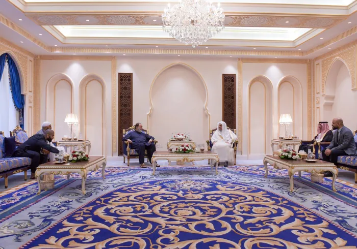 استقبل معالي الشيخ د. محمد العيسى‬⁩ في مقرّ الرابطة بمكة المكرمة، معالي الوزير الفدرالي للدولة ومناطق الحدود في باكستان، عضو مجلس الشيوخ، السيناتور محمد طلحة الشوهدري