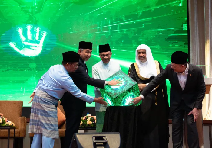 رئيس الوزراء الماليزي يعلن اعتبار هذا المؤتمر: "المؤتمر التأسيسي للأخوة والتعاون بين القادة الدينيين، يتلوه مؤتمر سنويٌّ تحت اسم: "قمة كوالالمبور للقيادات الدينية" لتناقش كل عام موضوعاتها المستجدة.