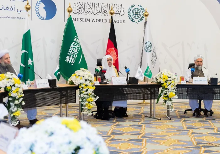 Senior Scholars of Pakistan and Afghanistan sign the "Declaration of Peace in Afghanistan" in the vicinity of the Haram Grand Mosque