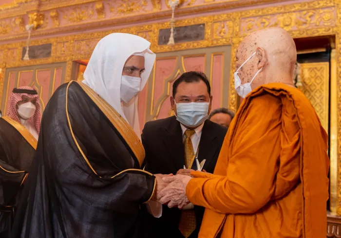 التقى الشيخ د.محمد العيسى برأس القيادة البوذية في تايلاند‬⁩ الذي أعرب عن تقديره الكبير لزيارة معاليه وفق تقاليده الدينية