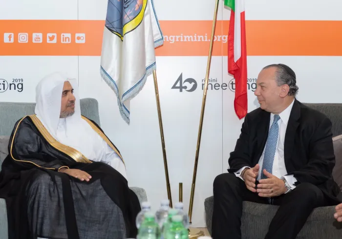 Le D. Mohammad Alissa a rencontré à Rimini le rabbin indépendant Marc Schneier Pdt de la Fondation internationale pour la compréhension interethnique, qui a estimé que les changements positifs survenus parmi les adeptes des  religions cultures ethnies résultent des efforts du SG.