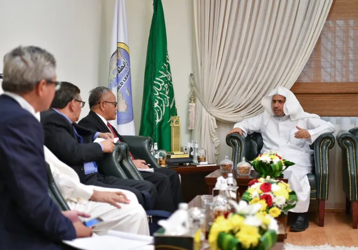 رؤوساء تحرير كبرى الصحف الماليزية يلتقون معالي الأمين العام في حوار شامل تناول عدداً من القضايا الراهنة