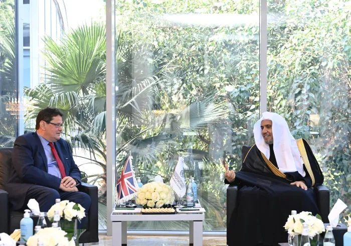 استقبل معالي الشيخ د. محمد العيسى‬⁩، سعادة سفير المملكة المتحدة لدى المملكة العربية السعودية، السيد نيل كرومبتون