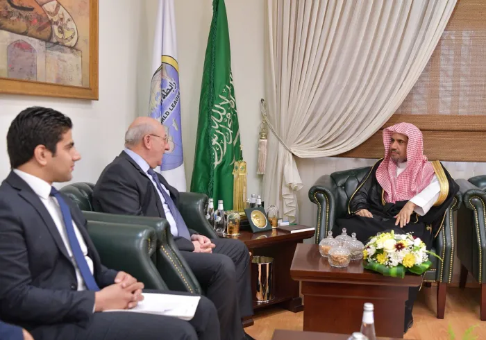 العيسى مستقبلاً ظهر اليوم الاثنين سعادة سفير جمهورية مصر العربية لدى المملكة العربية السعودية السيد ناصر حمدي