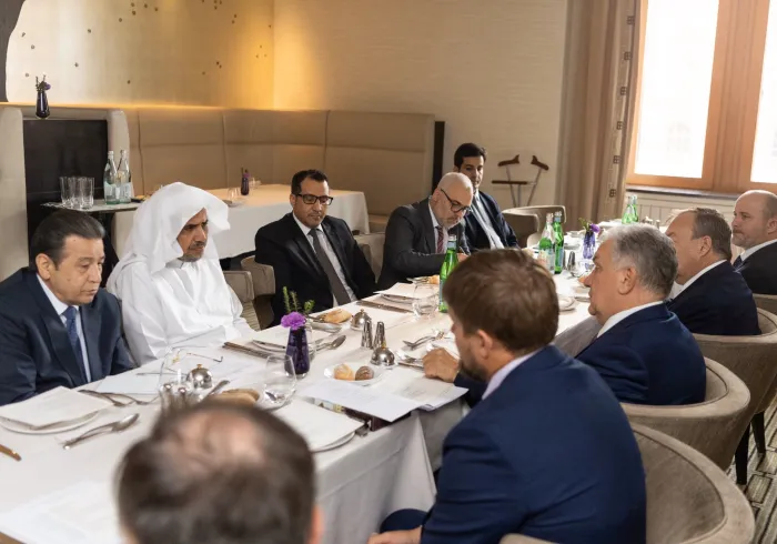 التقى معالي الشيخ د. ⁧محمد العيسى⁩  في ⁧موسكو⁩ بمسؤول إدارة الرئيس الروسي لشؤون السياسات الداخلية السيد ميخائيل بيلوساف