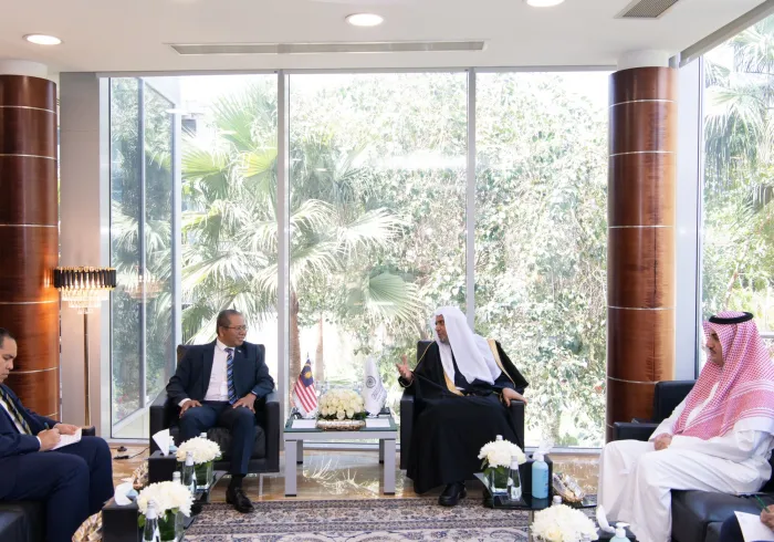 التقى معالي الأمين العام رئيس هيئة علماء المسلمين الشيخ د.⁧‫محمد العيسى‬⁩ سعادة سفير ماليزيا لدى المملكة العربية السعودية، السيد وان زايدي عبدالله
