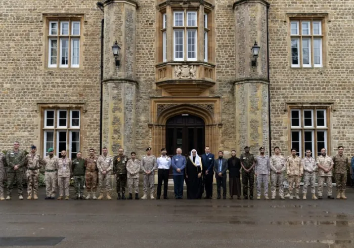 خلال زيارة فضيلته إلى المملكة المتحدة لرئاسة مؤتمر قيادات الجالية الإسلامية الأوروبية في لندن: د. العيسى يحلُّ ضيفًا على البرلمان البريطاني ووزارتي الخارجية والدفاع