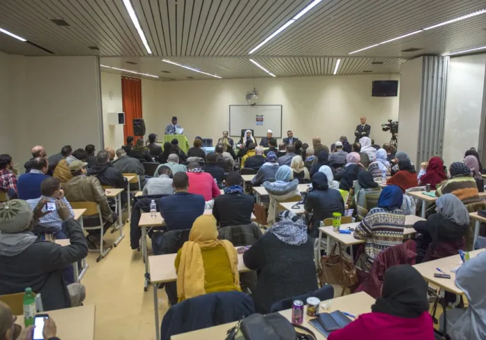 معالي الأمين العام للجالية الإسلامية ببلجيكا: (من حق الدول اتخاذ ما تراه من تدابير مشروعة لحفظ أمنها كمنع الدخول أو السفر أو طلب المغادرة)