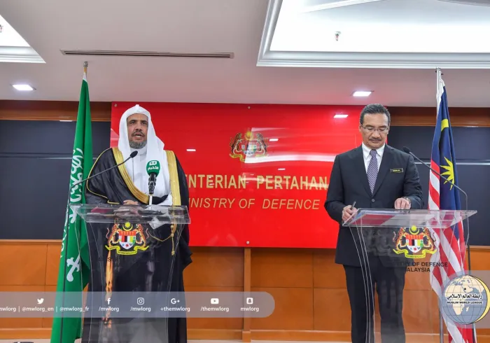 مؤتمرٌ صحفيّ لمعالي وزير الدفاع الماليزي ومعالي الأمين العام للرابطة بشأن شركاء انطلاقة مركز الملك سلمان للسلام العالمي بكوالالمبور .