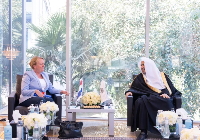 التقى معالي الشيخ د. محمد العيسى‬⁩ بسعادة سفيرة مملكة هولندا لدى المملكة العربية السعودية، السيدة جانيت ألبيردا
