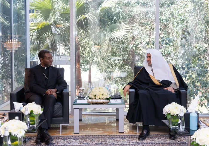 Di kantor Riyadh, Yang Mulia Syekh Dr.Mhmd Alissa bertemu dengan Duta Besar Vatikan untuk PBB, Yang Mulia Tn. Nuncio Fortunatus, dan perwakilan tetap UPEACE untuk Kantor PBB di Jenewa, Tn. David Fernandez. Kedua tamu menghargai upaya yang luar biasa dari LMD di seluruh dunia.