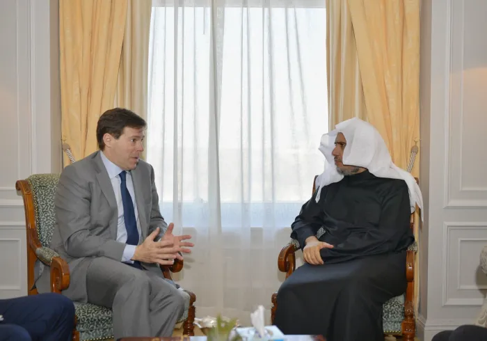 معالي الشيخ د.محمد العيسى⁩ يستقبل في مقر إقامته في ⁧نيويورك⁩ ⁧السفير⁩ ⁧مارك والاس⁩ المدير التنفيذي لمشروع مكافحة ⁧التطرف⁩، منضماً للنخبة المشاركة في مركز القيادة المسؤولة المزمع إطلاق ⁧الرابطة⁩ لمؤتمره الدولي في شعبان/أبريل المقبل في الأمم المتحدة.