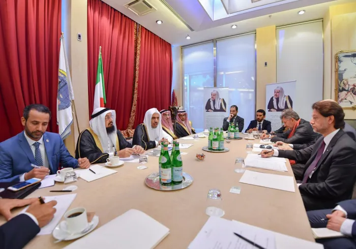 معالي الأمين العام ملتقياً بروما رئيس وأعضاء مرصد حقوق الإنسان الإيطالي.