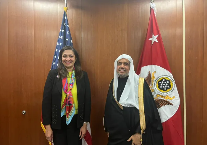 الشيخ د. محمد العيسى‬⁩ يلتقي بمسؤولة الأمن المدني والديموقراطيات وحقوق الإنسان بالخارجية الأمريكية السيدة أزرا زيا