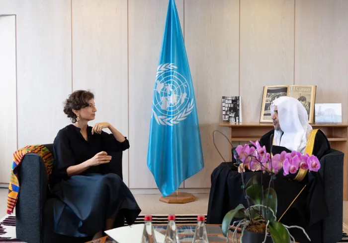 یونیسکو کے مرکزی دفتر میں ڈاکٹر محمد العیسی نے ڈائریکٹر جنرل آدرے ایزولے سے ان کے معاونین کی موجودگی میں ملاقات کی