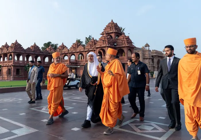 Yang Mulia Sekretaris Jenderal LMD, Ketua Asosiasi Ulama Muslim, Syekh Dr.Mohammad Al-issa mengunjungi para pemimpin Hindu di kantor pusat mereka di India, di mana mereka membahas beberapa topik yang menjadi kepentingan bersama.