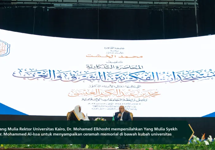 Dengan undangan resmi dari Yang Mulia Rektor Universitas Kairo, dan di bawah kubah Aula Besar, acara yang dihadiri oleh Yang Mulia Mufti Mesir, sejumlah rektor universitas-universitas besar Mesir di dalam dan luar Kairo, sejumlah anggota korps diplomatik