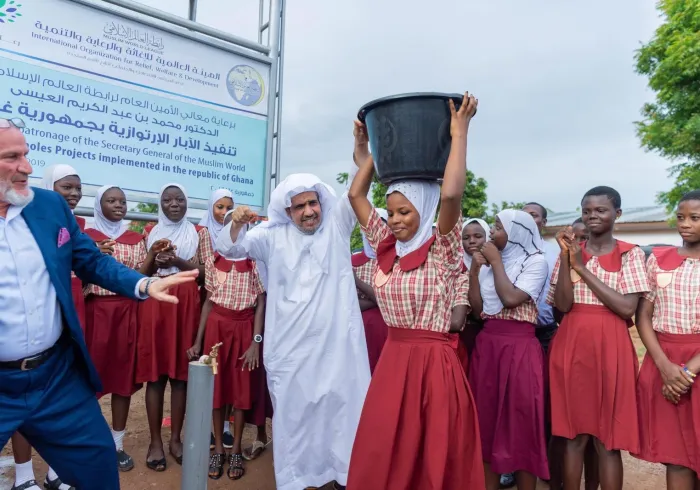 L'accès à l'eau potable contribue de manière significative à la réduction de la pauvreté et à la croissance économique. La LIM a creusé des milliers de puits pour aider les populations les plus démunies au Ghana.