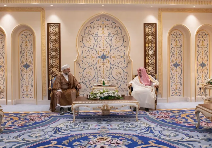 His Excellency Sheikh Dr. Mohammad Al-Issa, the Secretary-General and Chairman of the Organization of Muslim Scholars, met with the delegation of the Iraqi Fiqh Council, headed by Sheikh Dr. Dhiyauddin Abdullah Al-Saleh