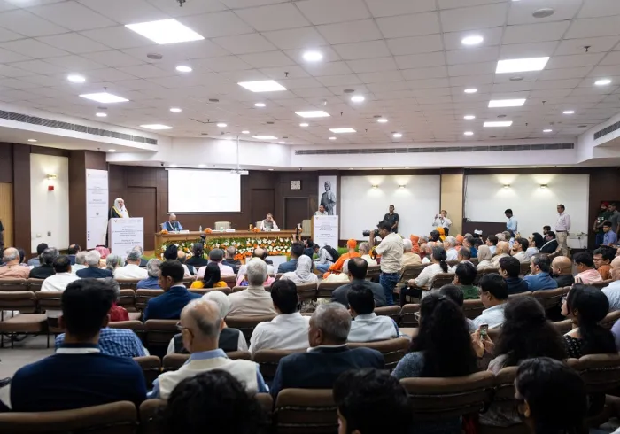  Yang Mulia Sekretaris Jenderal LMD, Ketua Asosiasi Ulama Muslim, Syekh Dr.Mohammad Al-issa , menyampaikan ceramah di Yayasan Internasional Vivekananda di New Delhi, di hadapan beberapa tokoh agama Islam dan non-Islam