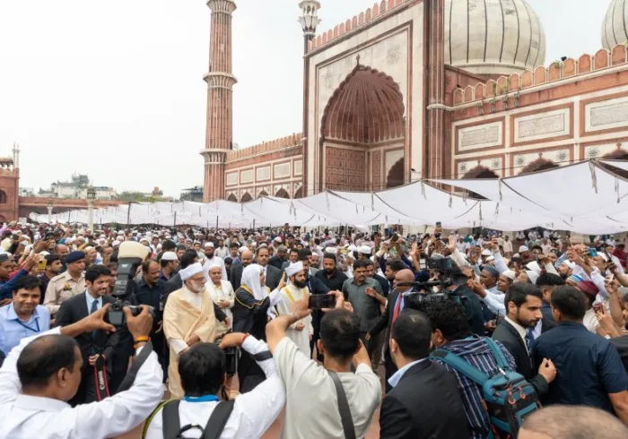 شرفُ اعتلاء منبر لم تعتلِه شخصية من خارج الهند طوال 400 عامٍ! الأمين العام لرابطة العالم الإسلامي يُلقي خطبة الجمعة ويؤم المصلين في الجامع الكبير في نيودلهي