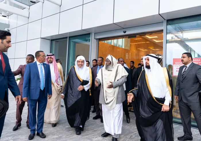 Menanggapi undangan resmi: