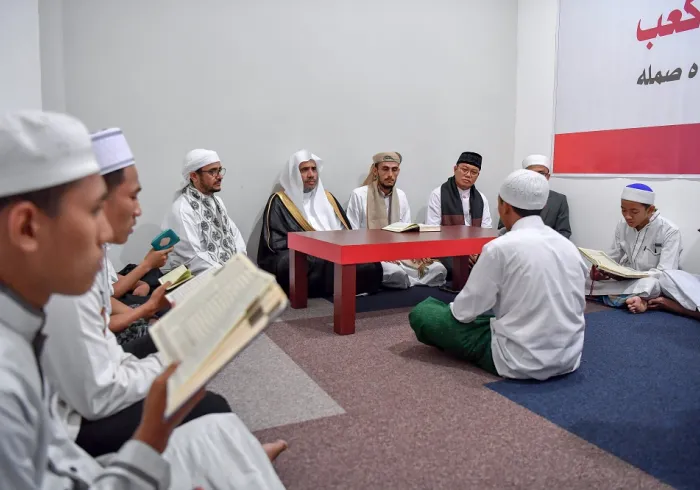 بحمد الله، حقق التحديثُ المستمرُّ لخطط ⁧‫رابطة العالم الإسلامي‬⁩ في نشر اللغة العربية عالميًّا، تحوّلاً نوعيًّا كبيرًا، حيث جدَّدت ووسّعت البرامج الموجهة للمدارس والمعاهد والمراكز الإسلامية حول العالم