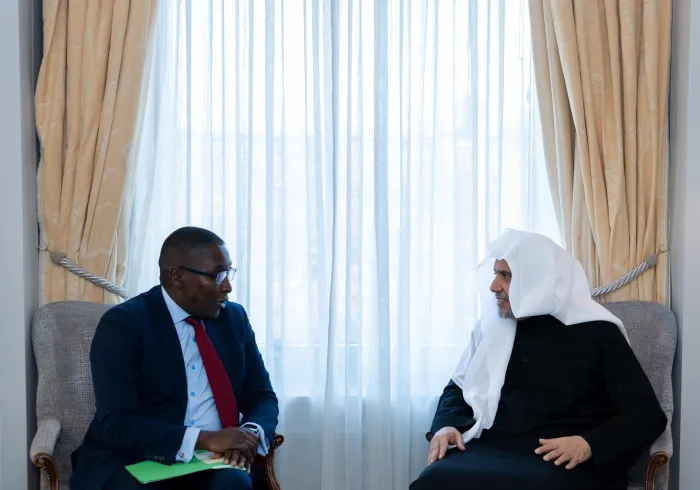 استقبل معالي الأمين العام، رئيس هيئة علماء المسلمين، فضيلة الشيخ د.⁧‫محمد العيسى‬⁩، في مقرِّ إقامته بنيويورك، معاليَ المساعد والمستشار الخاص للأمين العام للأمم المتحدة للعمل المناخي، السيد سيلوين هارت