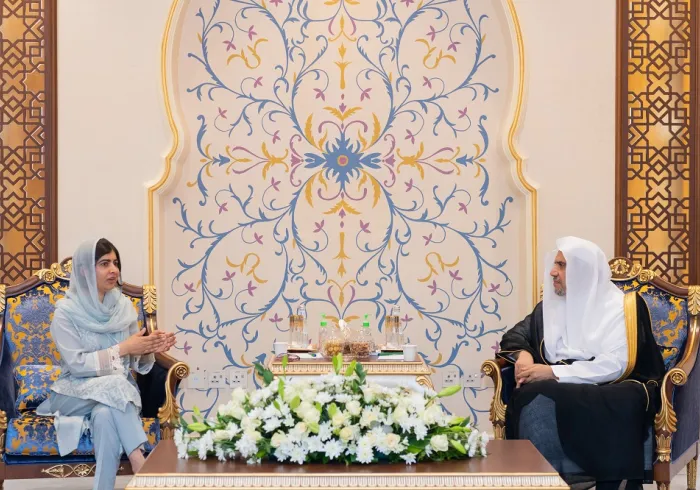 His Excellency Sheikh Dr. Mohammad Al-Issa meets with the youngest Nobel Prize laureate, Malala Yousafzai. 