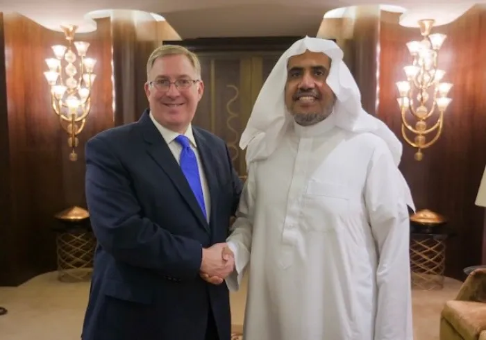 Mohammad Alissa raconte au journal all_arab_news comment les attaques du 11 septembre ont fait du combat contre la violence extrémiste, le dialogue inter-religieux et la promotion de la paix, la mission de sa vie. Right-pointing triangleLire la suite (en anglais)