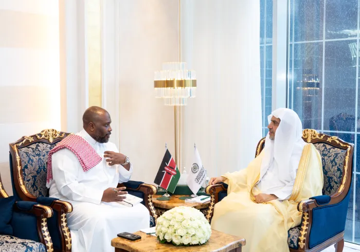 استقبل معالي الأمين العام رئيس هيئة علماء المسلمين فضيلة الشيخ د.⁧‫محمد العيسى‬⁩ في مكتبه سعادة سفير جمهورية كينيا لدى المملكة العربية السعودية، السيد محمد رمضان روانج