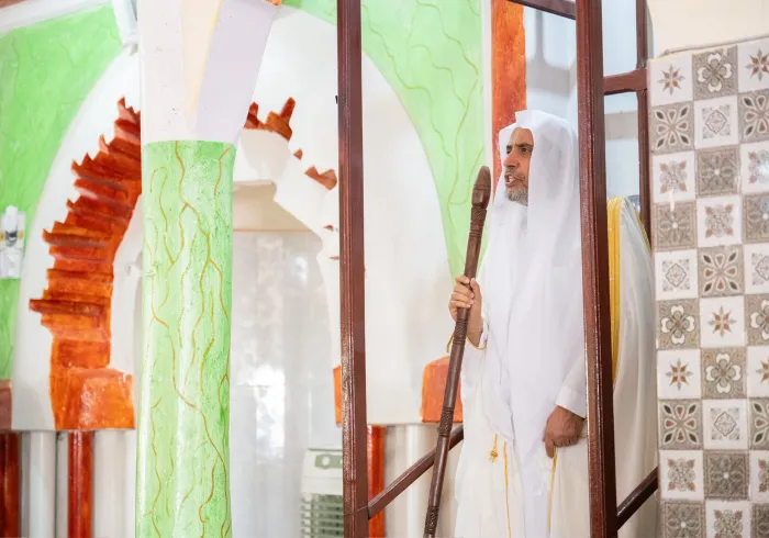 هذا اليوم على "منبر الجُمعة" بنواكشوط .. مسبوقاً بحفل استقبال علمائي كبير:   فضيلة الشيخ د.محمد العيسى يخطب ويؤم المصلين بحضور كبار العلماء وجمع غفير من المصلين.