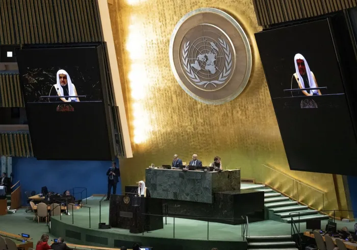 التعريف بالإسلام، وإبراز قِيَمِه السمحة، وترسيخ قيم الوسطية والاعتدال