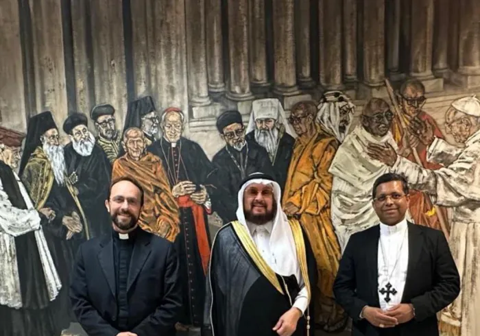 En nombre del Secretario General, el Sheij Mohammed Alissa  , el Dr. Abdulaziz Sarhan, asesor y enviado de coordinación de la Ligadel MundoIslamico ante el Vaticano, participó hoy en las ceremonias de entronización del Papa León XIV.