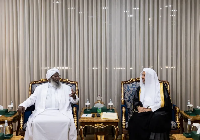 ‏استقبل معالي الأمين العام، رئيس هيئة علماء المسلمين، فضيلة الشيخ د.⁧‫محمد العيسى‬⁩ ⁦‪‬⁩، في مكتبه مساء اليوم، فضيلة كبير الأئمة، رئيس المجلس الأعلى للشؤون الإسلامية، رئيس مجلس العلماء بجمهورية إثيوبيا، الشيخ د.حاجي إبراهيم توفا. ‏واستعرضَ اللقاءُ الموضوعات ذات الاهتمام المشترك.